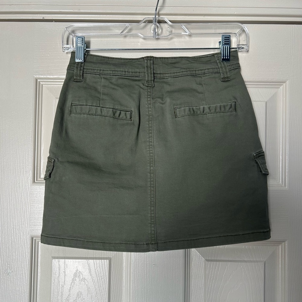 Forever 21 Green Cargo Mini Skirt Size 24 - Picture 2 of 4